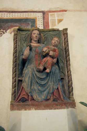 Statua della Madonna con bambino